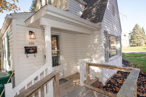 Tiny photo for 220 N Washington Street, Flora, IN 46929 (MLS # 202644919)