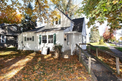 Tiny photo for 220 N Washington Street, Flora, IN 46929 (MLS # 202644919)