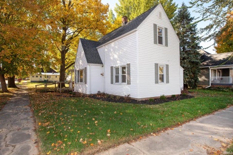 Photo of 220 N Washington Street, Flora, IN 46929 (MLS # 202644919)