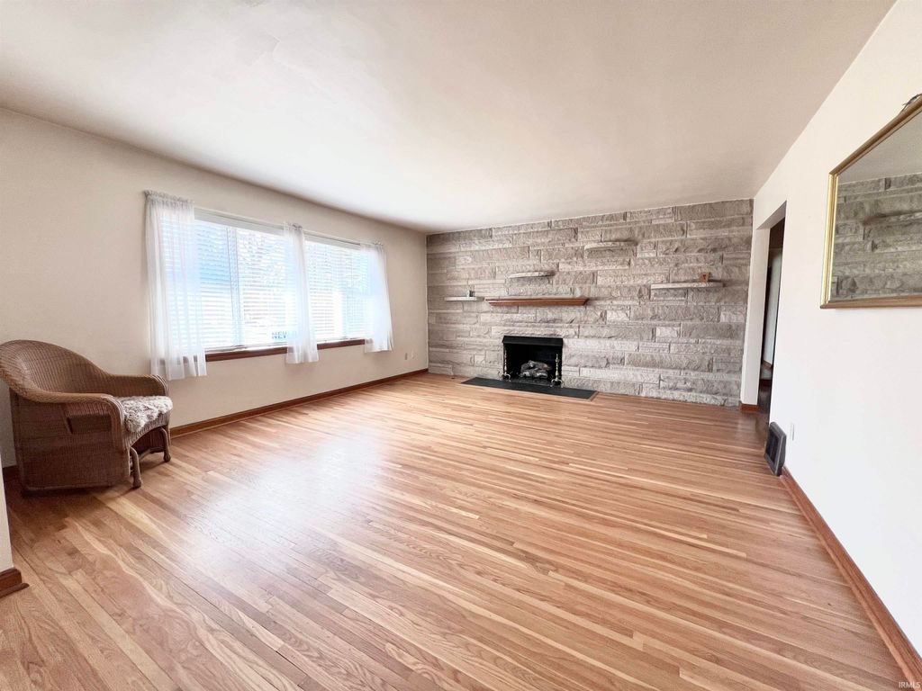 Photo of 3113 W Franklin Street, Evansville, IN 47712 (MLS # 202605432)