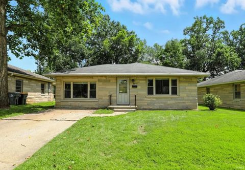 Photo of 905 S Henderson Street, Bloomington, IN 47401 (MLS # 202608524)