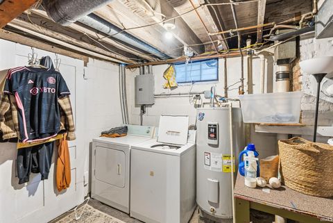 Tiny photo for 2018 Bayer Avenue, Fort Wayne, IN 46805 (MLS # 202543999)