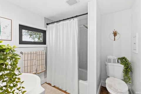 Tiny photo for 2018 Bayer Avenue, Fort Wayne, IN 46805 (MLS # 202543999)