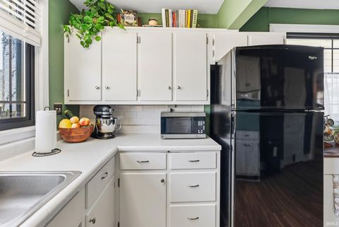 Tiny photo for 2018 Bayer Avenue, Fort Wayne, IN 46805 (MLS # 202543999)