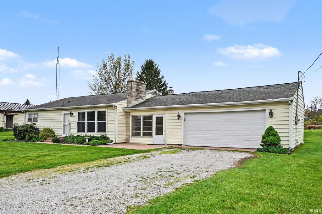 Photo of 485 S 250 E, Warsaw, IN 46582 (MLS # 202615708)