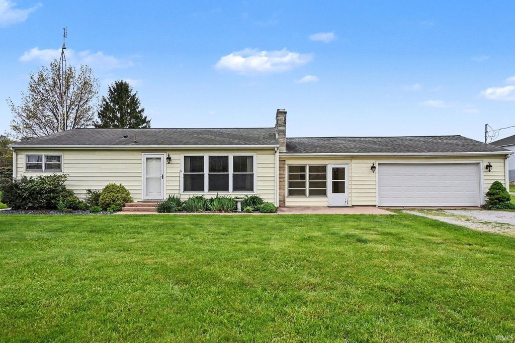 Photo of 485 S 250 E, Warsaw, IN 46582 (MLS # 202615708)