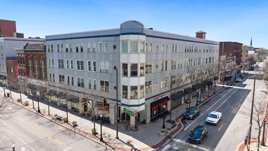 Photo of 113 W Wayne Street #303, Fort Wayne, IN 46802 (MLS # 202611907)