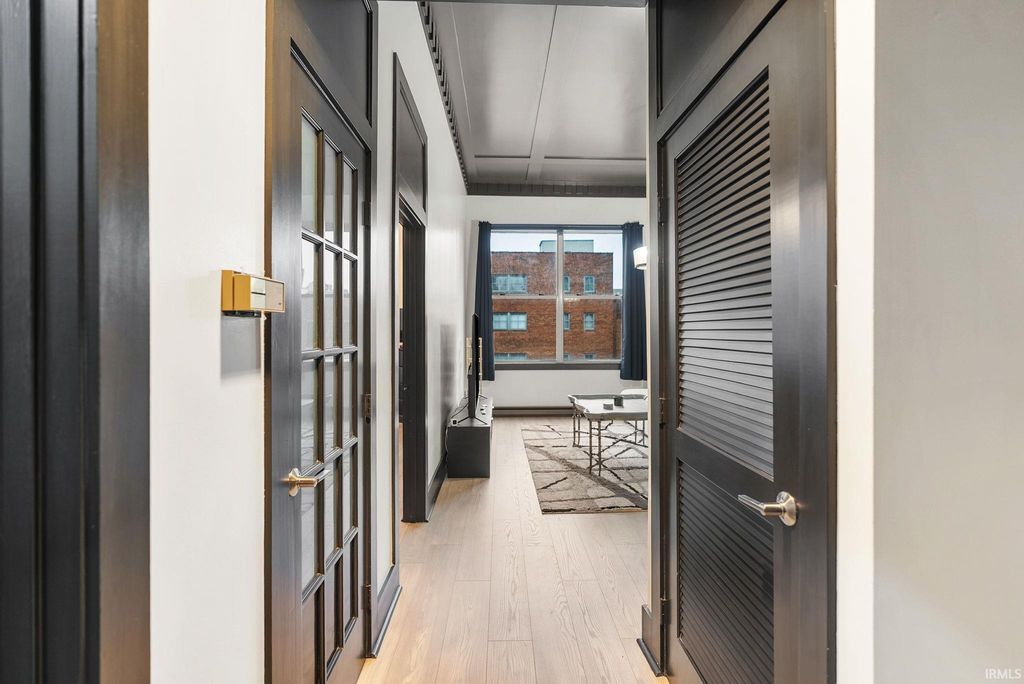 Photo of 113 W Wayne Street #303, Fort Wayne, IN 46802 (MLS # 202611907)