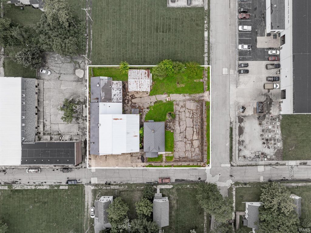 Photo of 313 W 5th Street, Muncie, IN 47302 (MLS # 202620590)