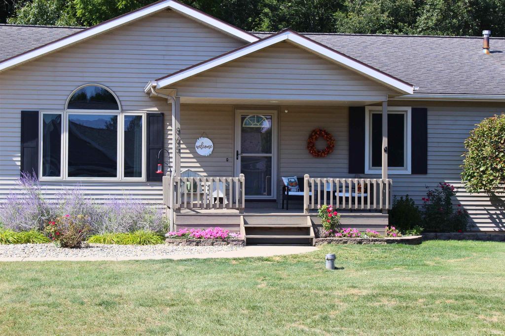 Photo of 865 N 280 W, Angola, IN 46703 (MLS # 202537592)