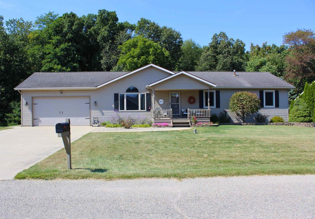 Photo of 865 N 280 W, Angola, IN 46703 (MLS # 202537592)