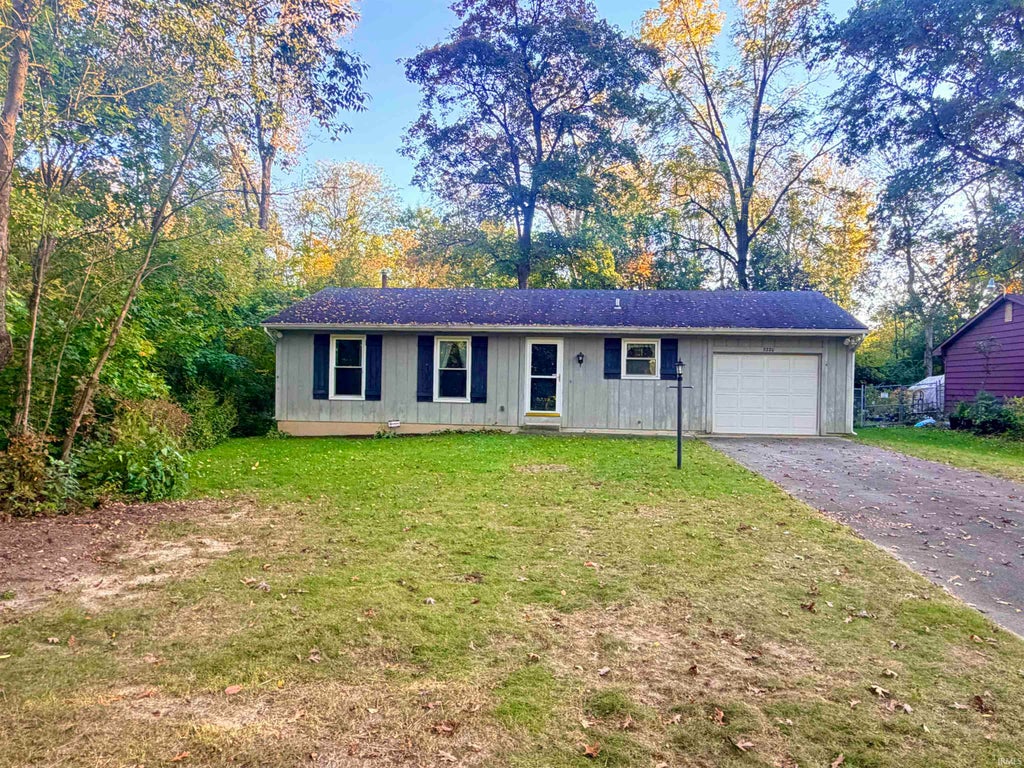 Photo of 5220 Nevada Avenue, Fort Wayne, IN 46815 (MLS # 202644548)