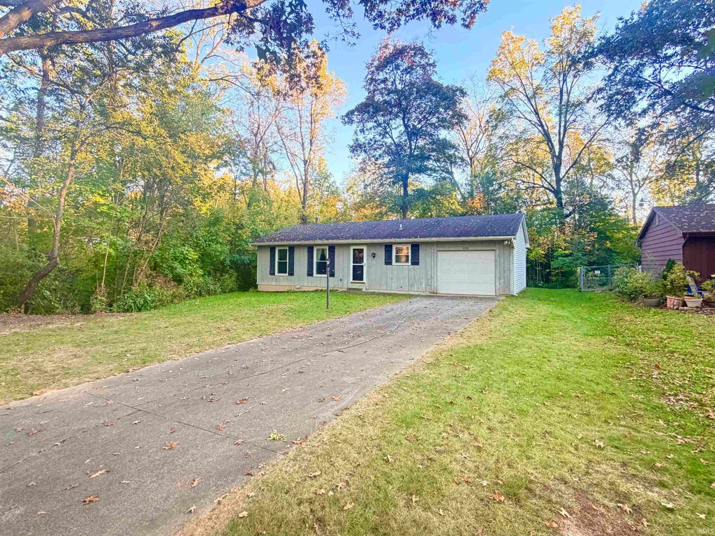 Photo of 5220 Nevada Avenue, Fort Wayne, IN 46815 (MLS # 202644548)
