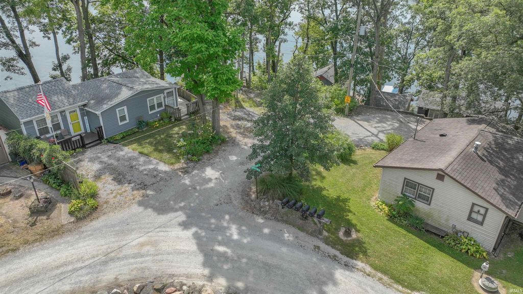 Photo of 11912 W Breezy Point Drive, Monticello, IN 47960 (MLS # 202536380)