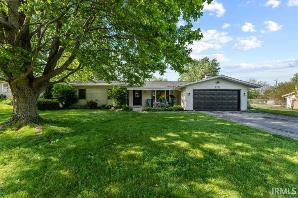 Photo of 1311 Berkshire Drive, South Bend, IN 46614 (MLS # 202619527)