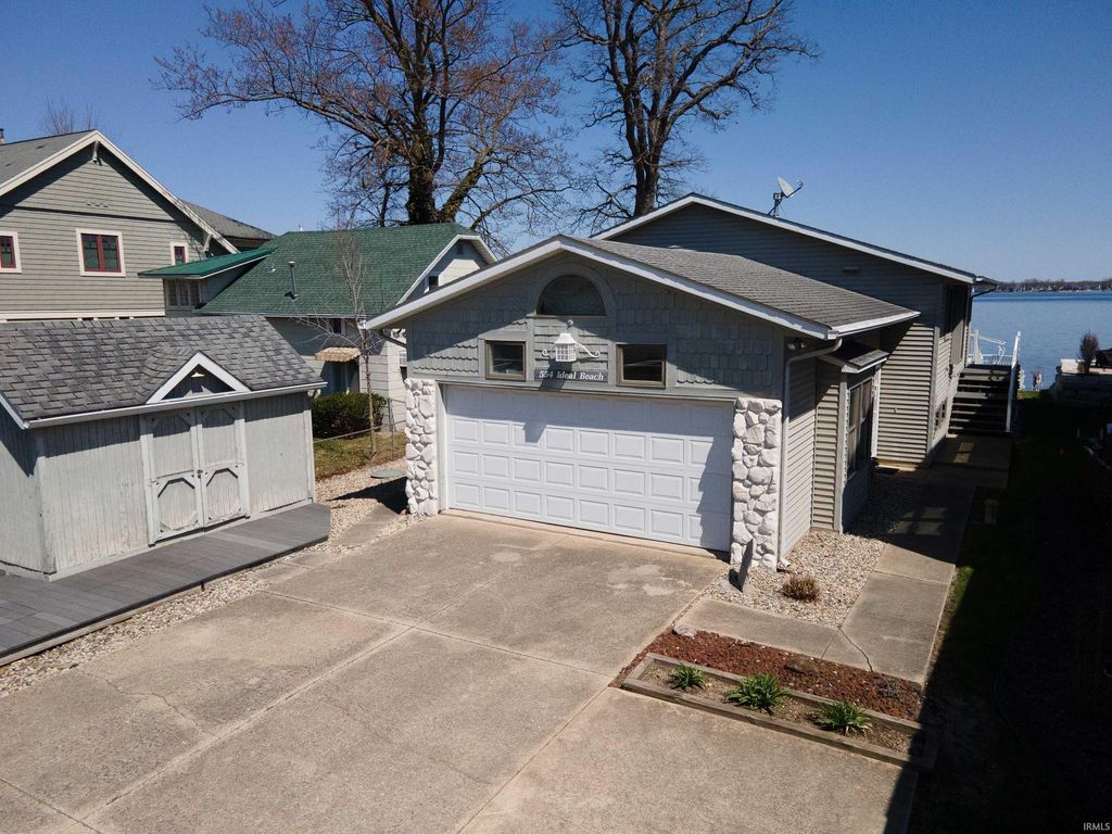 Photo of 11068 N Ideal Beach Drive, Syracuse, IN 46567 (MLS # 202606994)