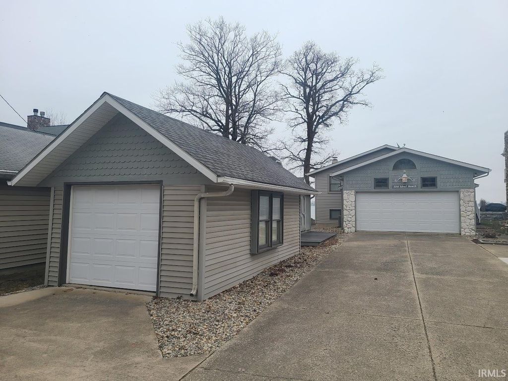 Photo of 11068 N Ideal Beach Drive, Syracuse, IN 46567 (MLS # 202606994)