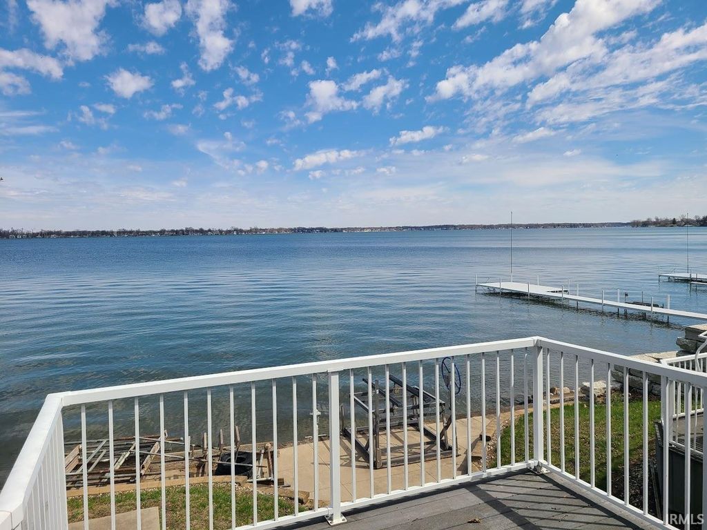 Photo of 11068 N Ideal Beach Drive, Syracuse, IN 46567 (MLS # 202606994)