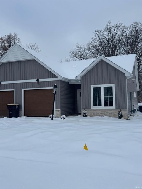 Photo of 1072 Emilee Court, Fort Wayne, IN 46825 (MLS # 202549113)