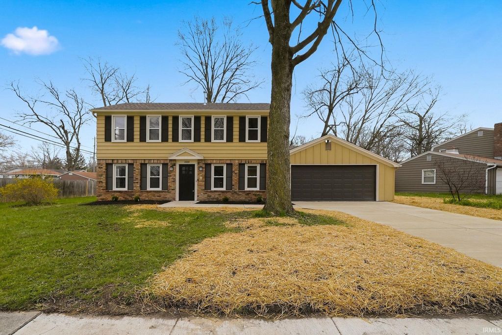 Photo of 2028 Forest Valley Drive, Fort Wayne, IN 46815 (MLS # 202612378)