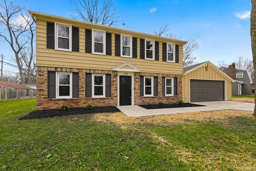 Photo of 2028 Forest Valley Drive, Fort Wayne, IN 46815 (MLS # 202612378)