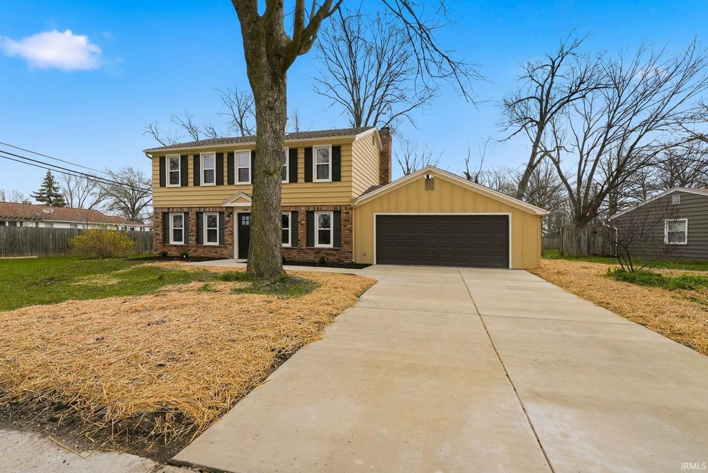 Photo of 2028 Forest Valley Drive, Fort Wayne, IN 46815 (MLS # 202612378)