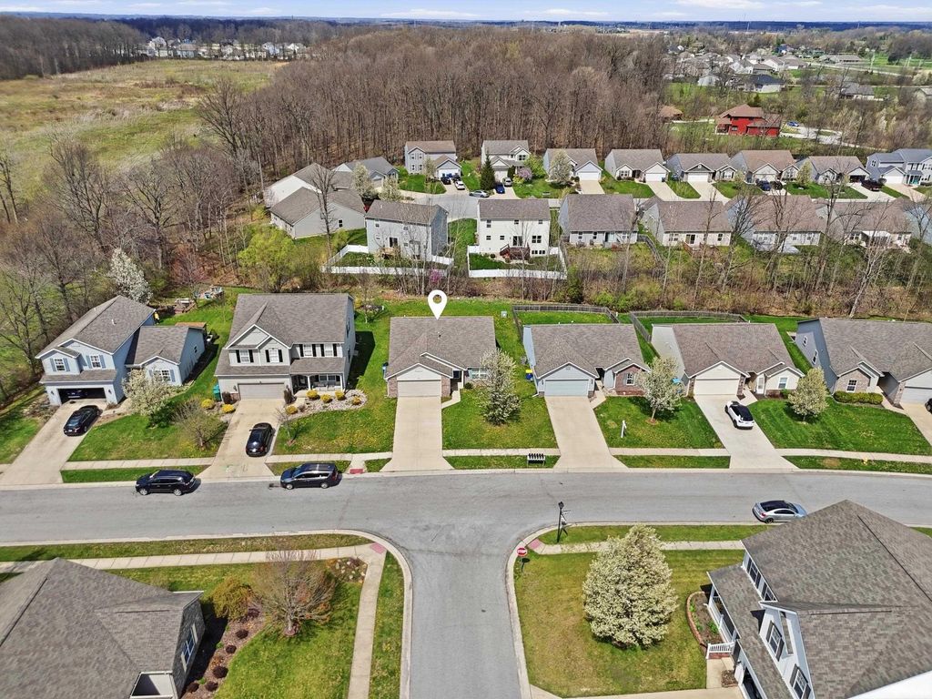 Photo of 4104 Ravens Cove Run, Fort Wayne, IN 46818 (MLS # 202613842)