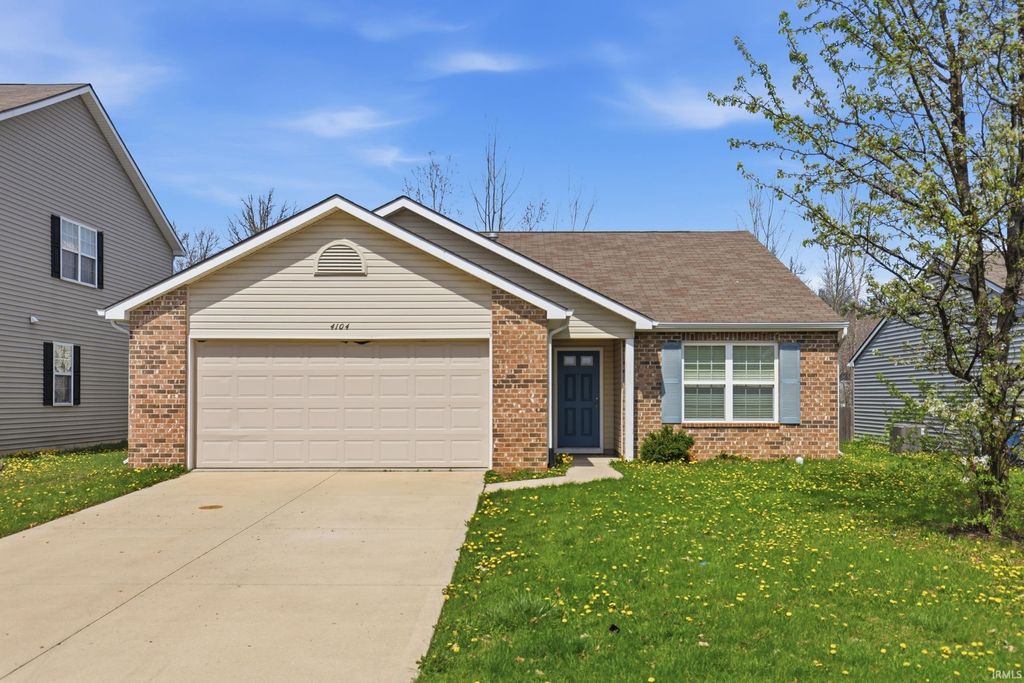 Photo of 4104 Ravens Cove Run, Fort Wayne, IN 46818 (MLS # 202613842)