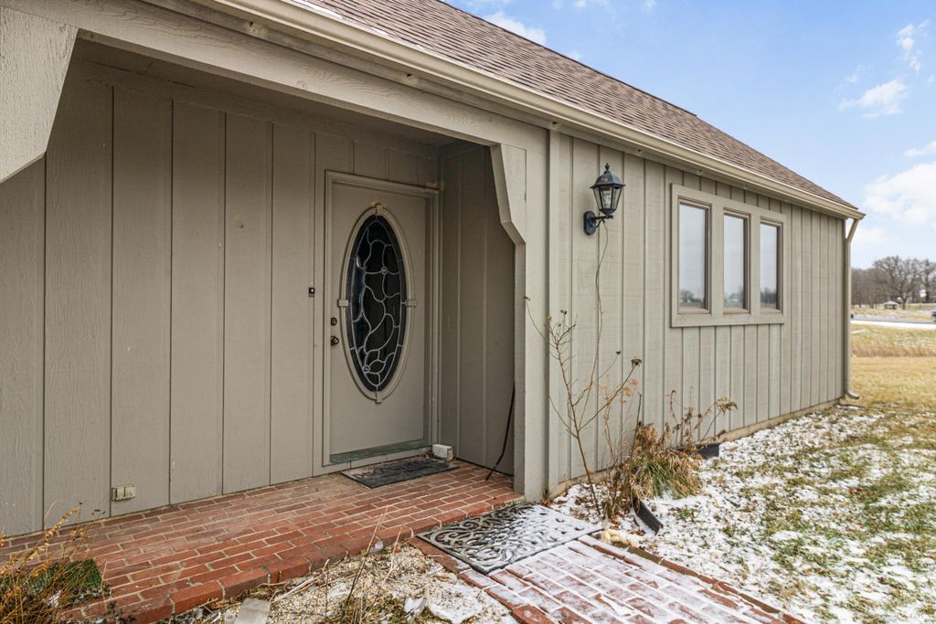 Photo of 601 S Main Street, Farmland, IN 47340 (MLS # 202600102)