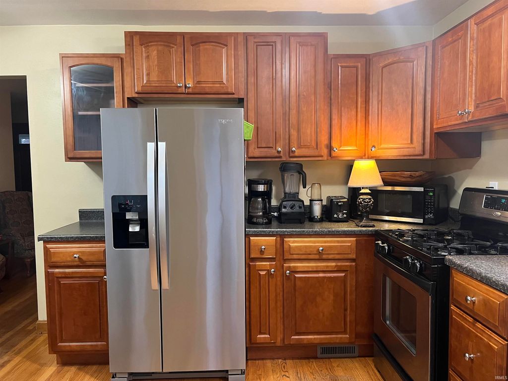 Photo of 530 Chippewa Street, Jeffersonville, IN 47130 (MLS # 202610368)