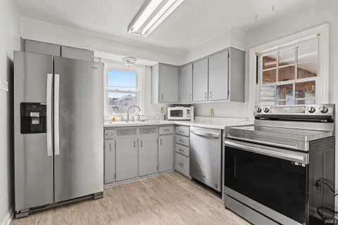 Tiny photo for 1610 N Byrkit Street, Mishawaka, IN 46545 (MLS # 202631536)