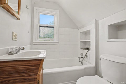Tiny photo for 1610 N Byrkit Street, Mishawaka, IN 46545 (MLS # 202631536)