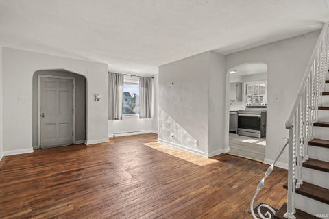 Tiny photo for 1610 N Byrkit Street, Mishawaka, IN 46545 (MLS # 202631536)