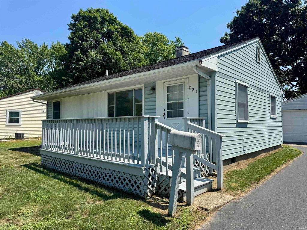 Photo of 821 Linlawn Drive, Wabash, IN 46992 (MLS # 202628306)
