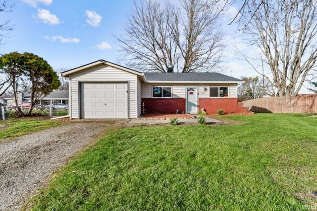 Photo for 1002 WAUBESA Court, Kokomo, IN 46902 (MLS # 202405487)