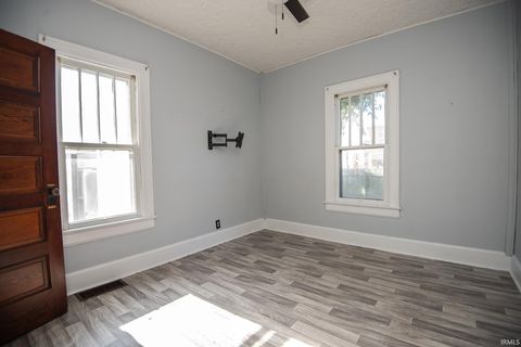 Tiny photo for 607 Barnett Street, Vincennes, IN 47591 (MLS # 202542058)