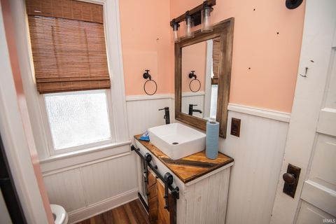 Tiny photo for 607 Barnett Street, Vincennes, IN 47591 (MLS # 202542058)