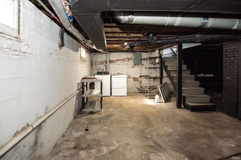 Tiny photo for 607 Barnett Street, Vincennes, IN 47591 (MLS # 202542058)