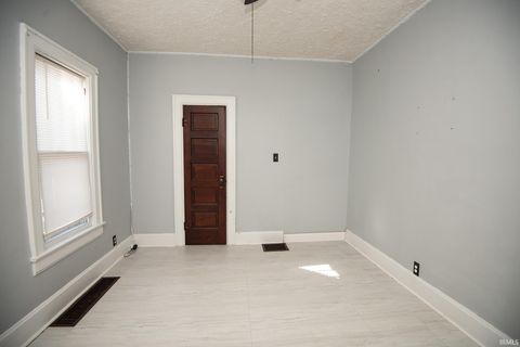 Tiny photo for 607 Barnett Street, Vincennes, IN 47591 (MLS # 202542058)