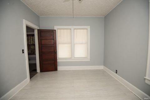 Tiny photo for 607 Barnett Street, Vincennes, IN 47591 (MLS # 202542058)