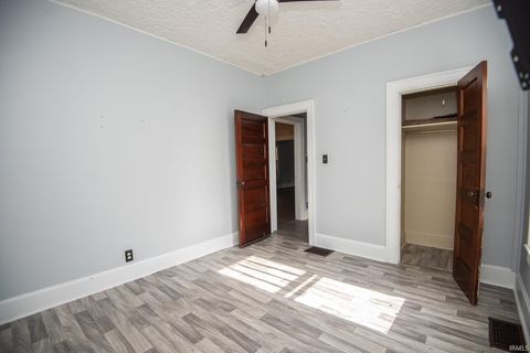 Tiny photo for 607 Barnett Street, Vincennes, IN 47591 (MLS # 202542058)