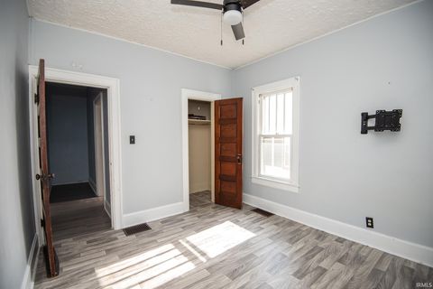 Tiny photo for 607 Barnett Street, Vincennes, IN 47591 (MLS # 202542058)