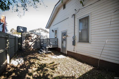 Tiny photo for 607 Barnett Street, Vincennes, IN 47591 (MLS # 202542058)