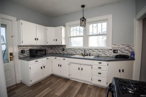 Tiny photo for 607 Barnett Street, Vincennes, IN 47591 (MLS # 202542058)