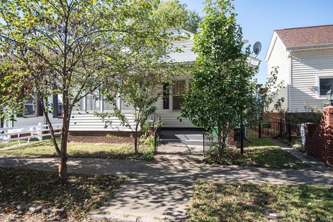 Tiny photo for 607 Barnett Street, Vincennes, IN 47591 (MLS # 202542058)
