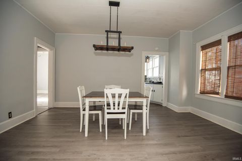 Tiny photo for 607 Barnett Street, Vincennes, IN 47591 (MLS # 202542058)