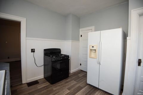 Tiny photo for 607 Barnett Street, Vincennes, IN 47591 (MLS # 202542058)