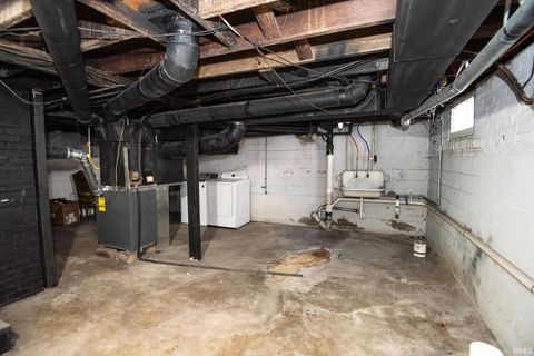 Tiny photo for 607 Barnett Street, Vincennes, IN 47591 (MLS # 202542058)