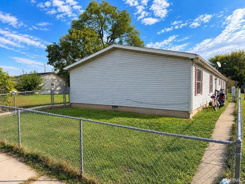 Tiny photo for 1214 N Lafountain Street, Kokomo, IN 46901 (MLS # 202642621)