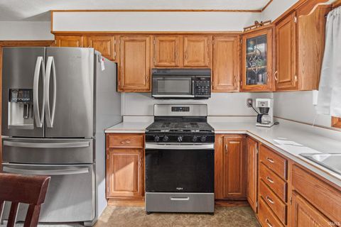 Tiny photo for 352 E County Road 200 N, Logansport, IN 46947 (MLS # 202545473)